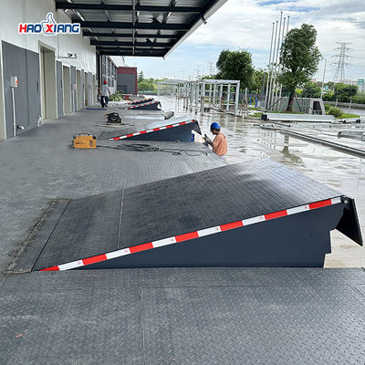 Factory 15T Truck Loading Dock Plates Warehouse Dock Leveler